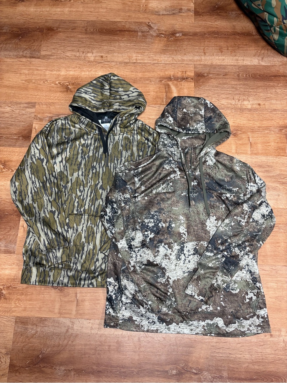 Camo Hoodies (2) sz Large